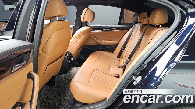 BMW 5-Series 2021 — photo 18