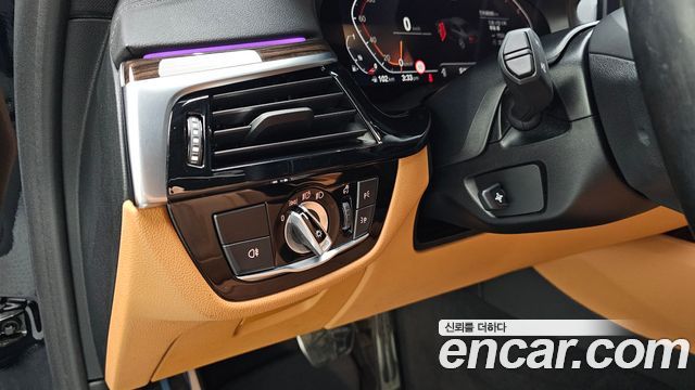 BMW 5-Series 2021 — photo 23