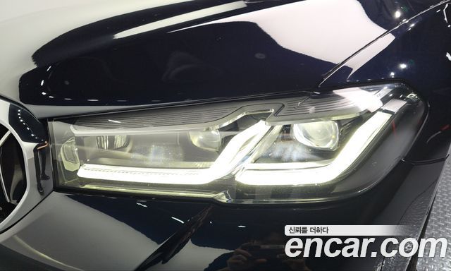 BMW 5-Series 2021 — photo 8