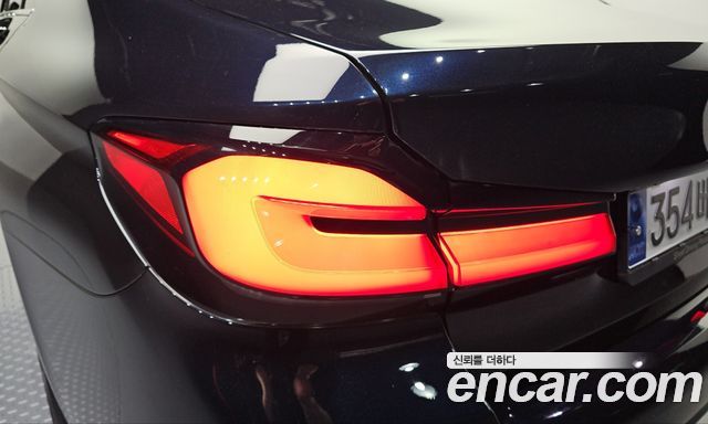 BMW 5-Series 2021 — photo 9