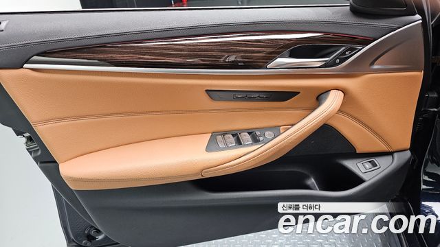 BMW 5-Series 2021 — photo 14