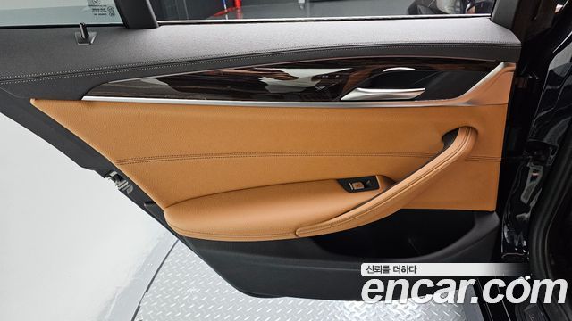 BMW 5-Series 2021 — photo 15