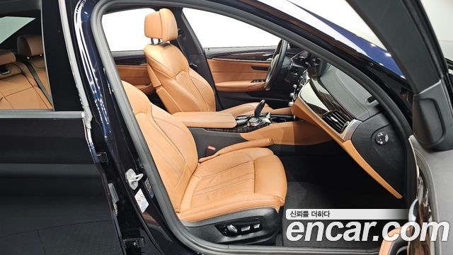 BMW 5-Series 2021 — photo 16