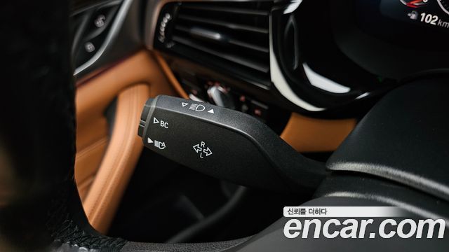 BMW 5-Series 2021 — photo 28