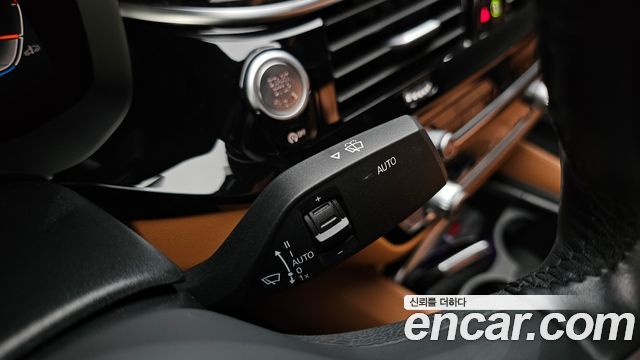 BMW 5-Series 2021 — photo 29