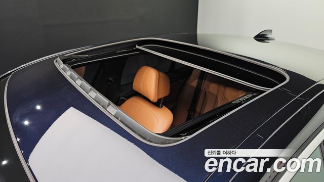 BMW 5-Series 2021 — photo 30