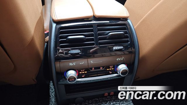 BMW 5-Series 2021 — photo 31