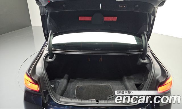 BMW 5-Series 2021 — photo 32