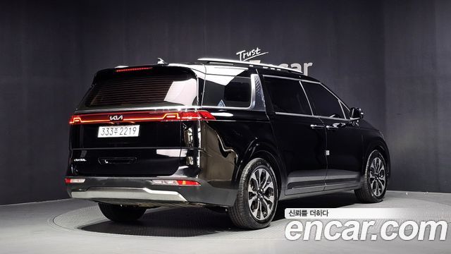 Kia Canival 2023 — photo 2