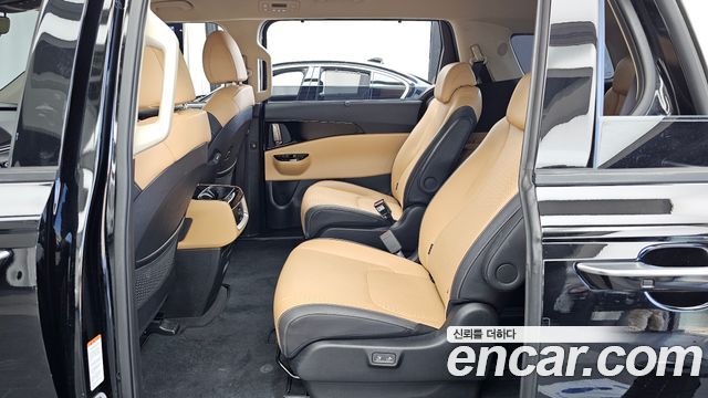 Kia Canival 2023 — photo 16
