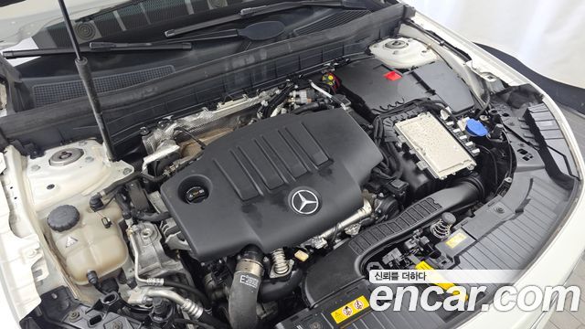Mercedes-Benz GLB-Class 2021 — photo 6