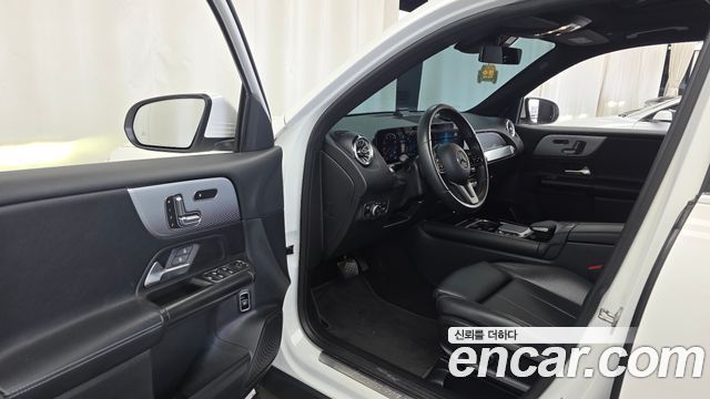 Mercedes-Benz GLB-Class 2021 — photo 13
