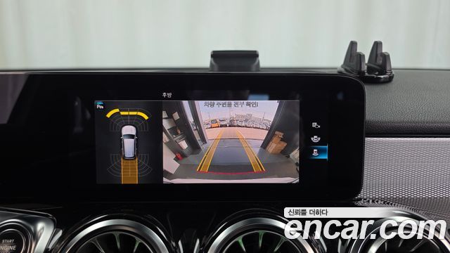 Mercedes-Benz GLB-Class 2021 — photo 21