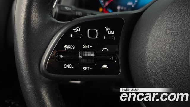 Mercedes-Benz GLB-Class 2021 — photo 23