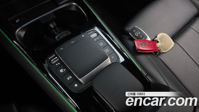 Mercedes-Benz GLB-Class 2021 — photo 24