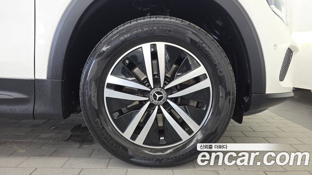 Mercedes-Benz GLB-Class 2021 — photo 7
