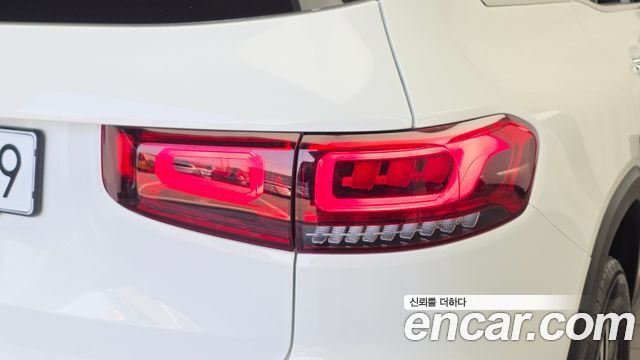 Mercedes-Benz GLB-Class 2021 — photo 9