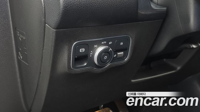 Mercedes-Benz GLB-Class 2021 — photo 28