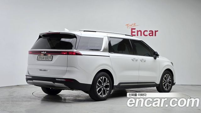 Kia Canival 2023 — photo 2