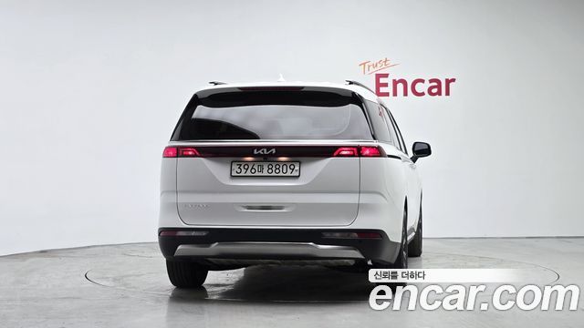 Kia Canival 2023 — photo 4