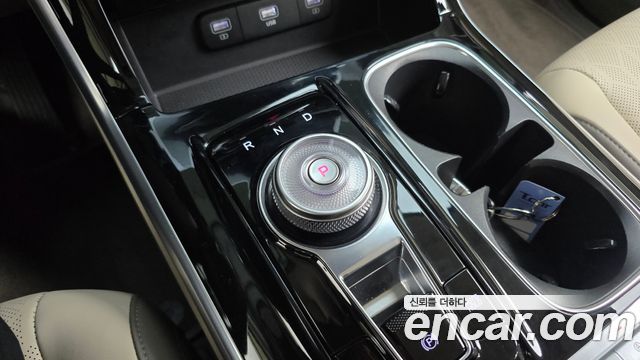 Kia Canival 2023 — photo 9