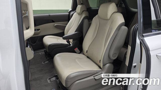 Kia Canival 2023 — photo 12