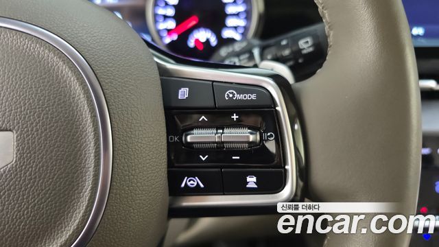 Kia Canival 2023 — photo 17