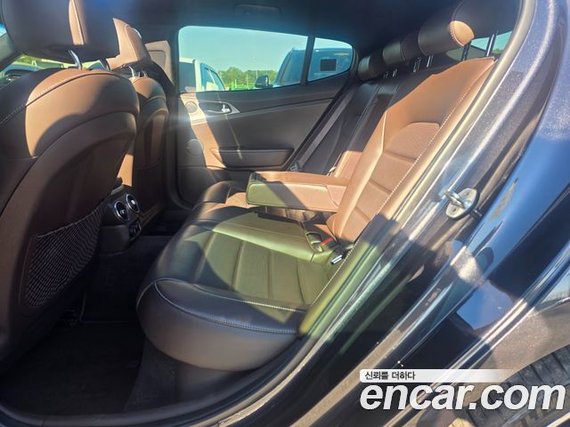 Kia Stinger 2018 — photo 10