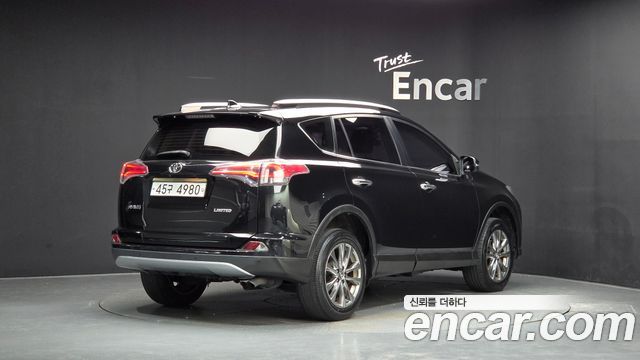 Toyota RAV4 2018 — photo 2