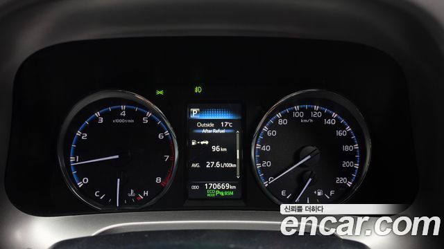Toyota RAV4 2018 — photo 8