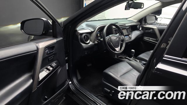 Toyota RAV4 2018 — photo 10