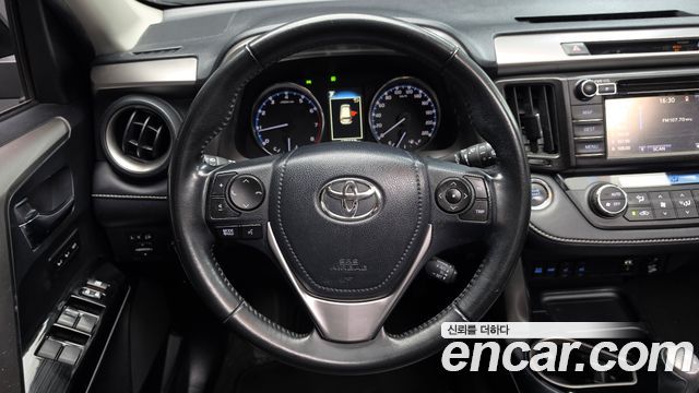 Toyota RAV4 2018 — photo 12