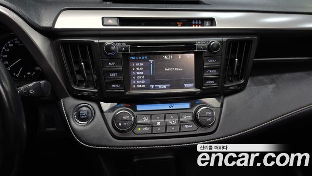 Toyota RAV4 2018 — photo 13