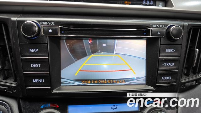 Toyota RAV4 2018 — photo 14