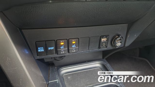 Toyota RAV4 2018 — photo 15