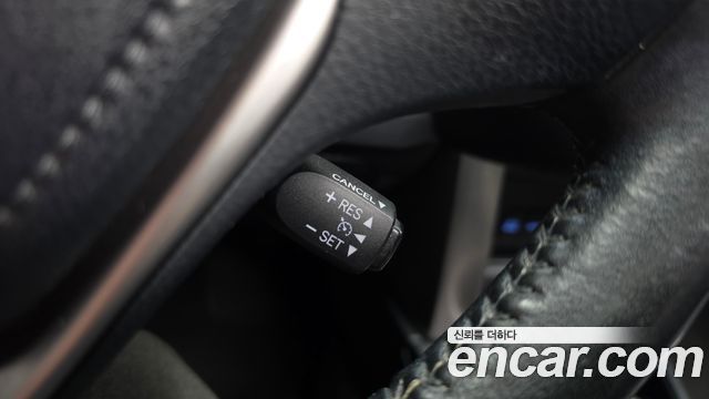 Toyota RAV4 2018 — photo 18