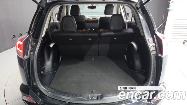 Toyota RAV4 2018 — photo 20