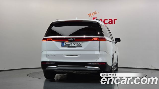 Kia Canival 2023 — photo 4