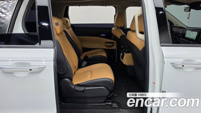 Kia Canival 2023 — photo 17