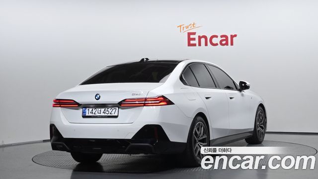 BMW 5-Series 2024 — photo 2