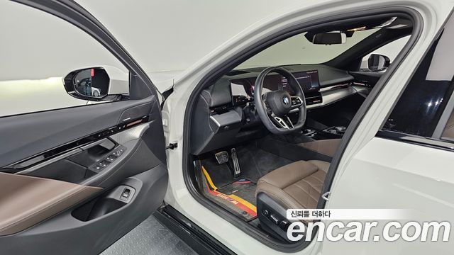 BMW 5-Series 2024 — photo 13