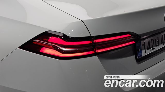 BMW 5-Series 2024 — photo 9