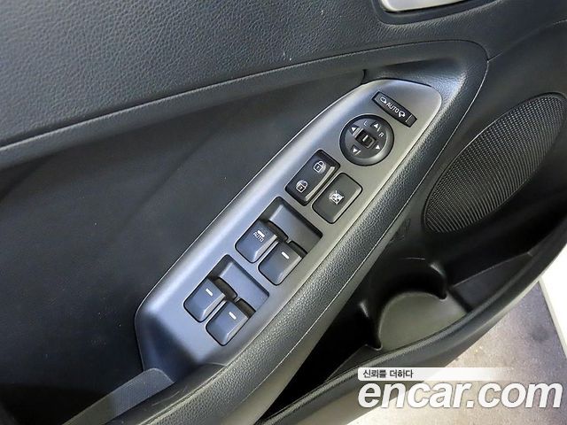 Kia K3 2015 — photo 13