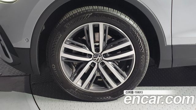 Volkswagen Tiguan 2022 — photo 5