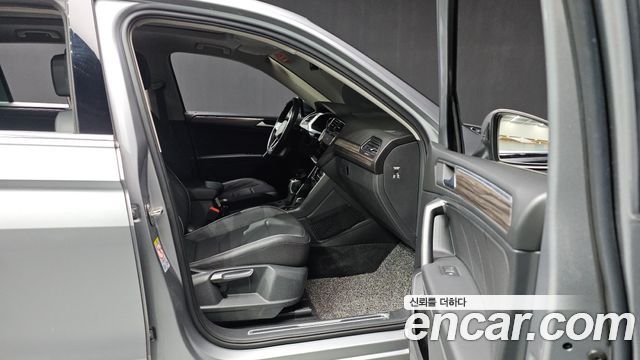 Volkswagen Tiguan 2022 — photo 17