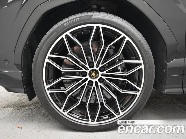 Lamborghini Urus 2025 — photo 5