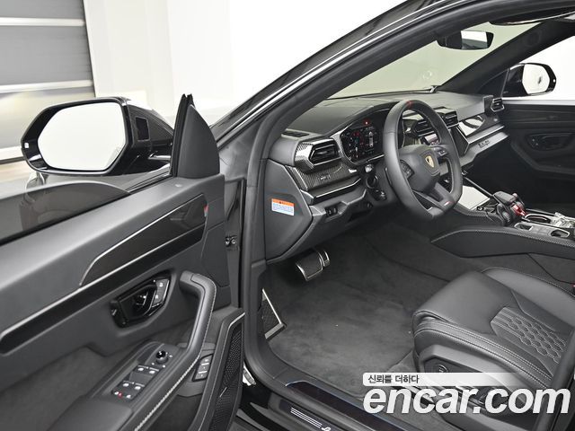 Lamborghini Urus 2025 — photo 11