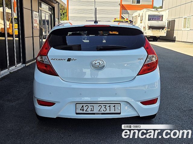 Hyundai Accent 2012 — photo 4