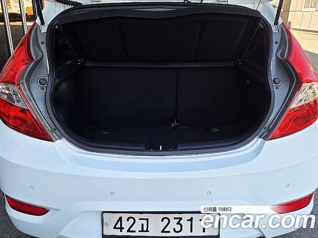 Hyundai Accent 2012 — photo 17