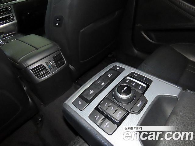 Genesis G80 2017 — photo 15